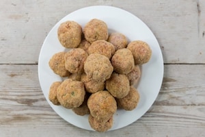 Preparazione Polpette in crosta di curcuma ripiene di formaggio - Fase 3