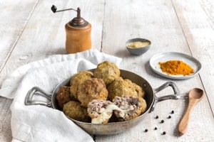 Preparazione Polpette in crosta di curcuma ripiene di formaggio - Fase 5