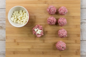 Preparazione Polpette in crosta di curcuma ripiene di formaggio - Fase 2