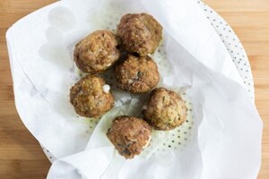 Preparazione Polpette in crosta di curcuma ripiene di formaggio - Fase 4