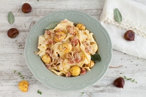 Preparazione Pappardelle con lardo, castagne e grappa  - Fase 4