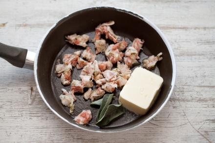 Preparazione Pappardelle con lardo, castagne e grappa  - Fase 3 Preparazione Pappardelle con lardo, castagne e grappa  - Fase 3