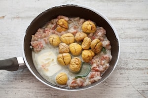 Preparazione Pappardelle con lardo, castagne e grappa  - Fase 3