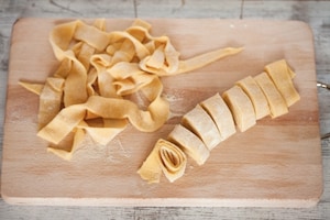 Preparazione Pappardelle con lardo, castagne e grappa  - Fase 2