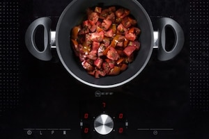 Preparazione Rigatoni stufati con pomodori, capperi e stracciatella - Fase 1