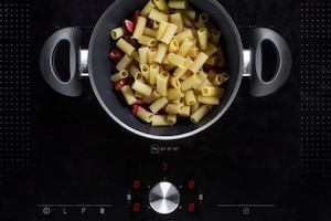 Preparazione Rigatoni stufati con pomodori, capperi e stracciatella - Fase 1