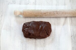 Preparazione Rotolo senza cottura al cioccolato, ciliegie candite e pistacchi - Fase 3