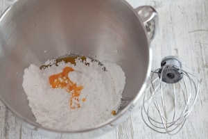 Preparazione Tiramisù alle pesche sciroppate  e cioccolato senza lattosio - Fase 2