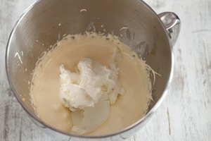 Preparazione Tiramisù alle pesche sciroppate  e cioccolato senza lattosio - Fase 2