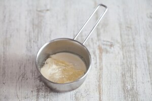 Preparazione Torta con panna cotta allo yogurt, pesche sciroppate e frutti rossi  - Fase 2