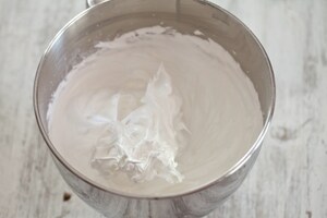 Preparazione Torta di meringhe con rabarbaro e lamponi - Fase 2