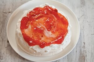 Preparazione Torta di meringhe con rabarbaro e lamponi - Fase 4