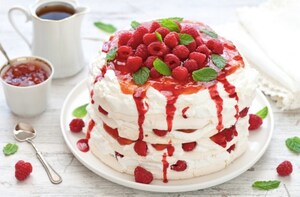 Preparazione Torta di meringhe con rabarbaro e lamponi - Fase 4