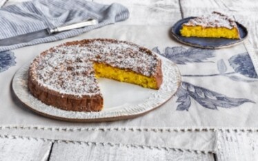 Torta di riso allo zafferano con cioccolato bianco