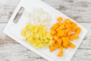 Preparazione Vellutata di zucca e patate con funghi - Fase 1