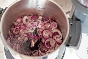 Preparazione Zuppa di cipolle alla francese - Fase 2