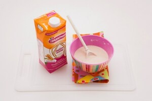 Preparazione Bicchierini di budino cremoso di latte con crema all'uovo e frutta al cartoccio - Fase 1