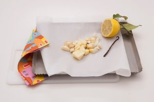 Preparazione Bicchierini di budino cremoso di latte con crema all'uovo e frutta al cartoccio - Fase 2