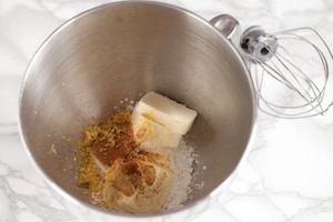 Preparazione Biscotti di frolla montata alla farina di riso rosso con amarene e spezie - Fase 1