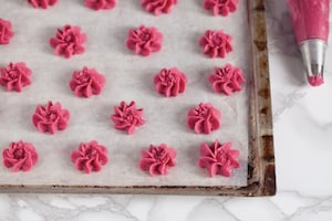 Preparazione Biscotti di frolla montata alla farina di riso rosso con amarene e spezie - Fase 3