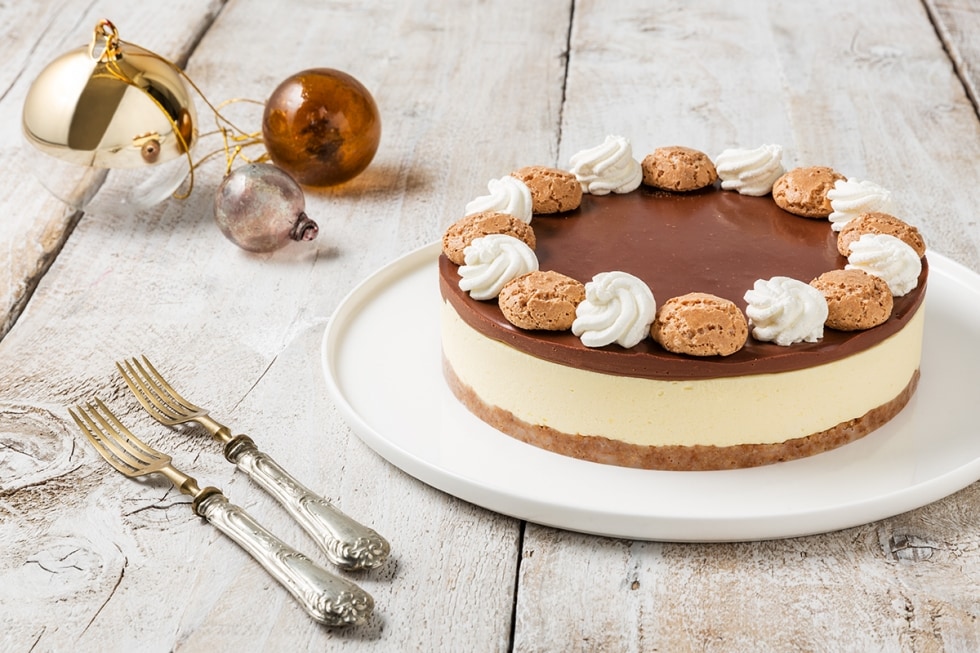 Cheesecake senza cottura con amaretti e cioccolato ricetta