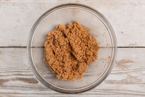 Preparazione Cheesecake senza cottura con amaretti e cioccolato - Fase 1