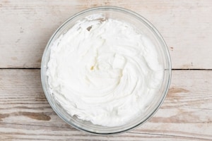 Preparazione Cheesecake senza cottura con amaretti e cioccolato - Fase 4