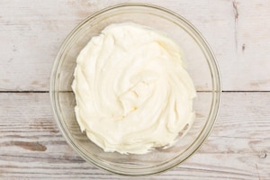 Preparazione Cheesecake senza cottura con amaretti e cioccolato - Fase 4