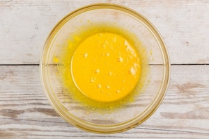 Preparazione Cheesecake senza cottura con amaretti e cioccolato - Fase 2