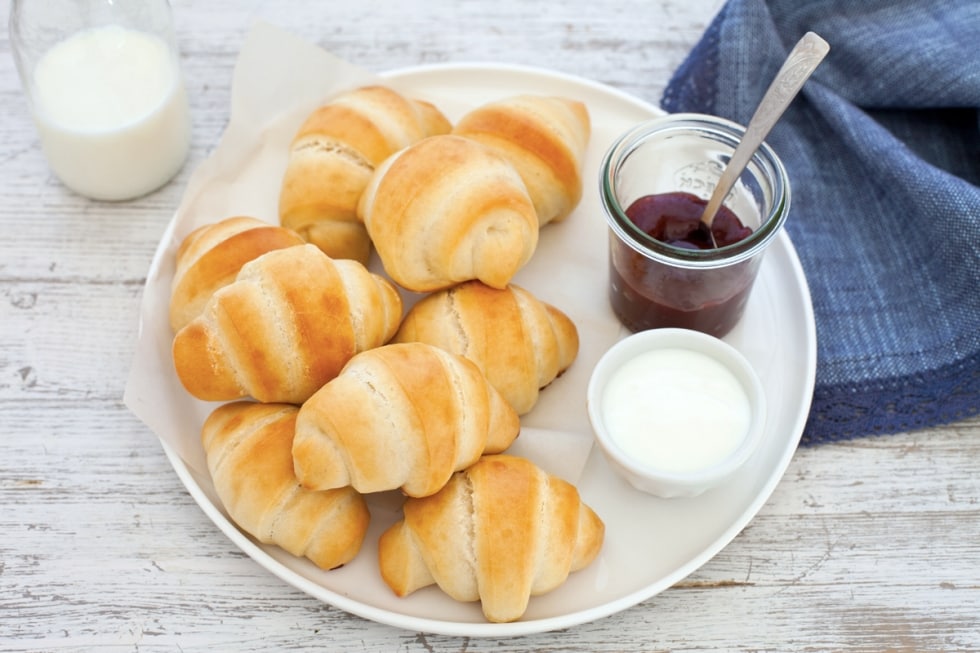 Ricetta Cornetti di pasta brioche allo yogurt - Cucchiaio d'Argento