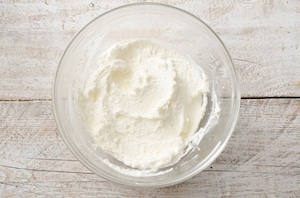 Preparazione Crostata con crema al limone e panna montata - Fase 4