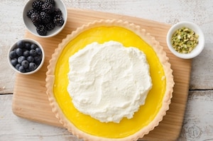 Preparazione Crostata con crema al limone e panna montata - Fase 4