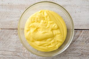 Preparazione Crostata con crema al limone e panna montata - Fase 2