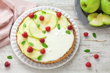Crostata con panna cotta alla mela verde