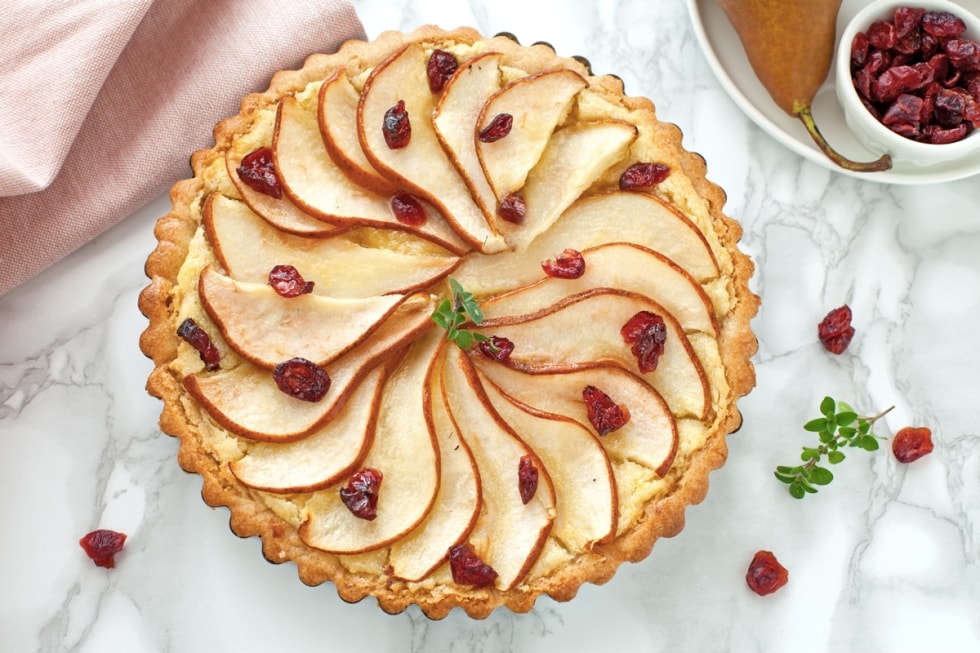 Crostata con pere, mirtilli rossi e crema alle mandorle  ricetta