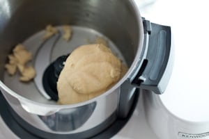 Preparazione Crostata sbriciolata alle pere, amaretti e cioccolato  - Fase 2