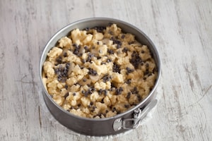 Preparazione Crostata sbriciolata alle pere, amaretti e cioccolato  - Fase 5