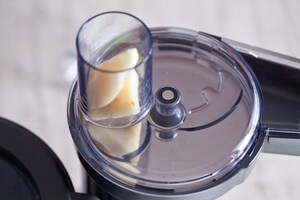 Preparazione Crostata sbriciolata alle pere, amaretti e cioccolato  - Fase 3