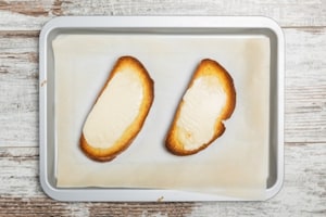 Preparazione Crostoni autunnali con funghi pioppini e champignon - Fase 3