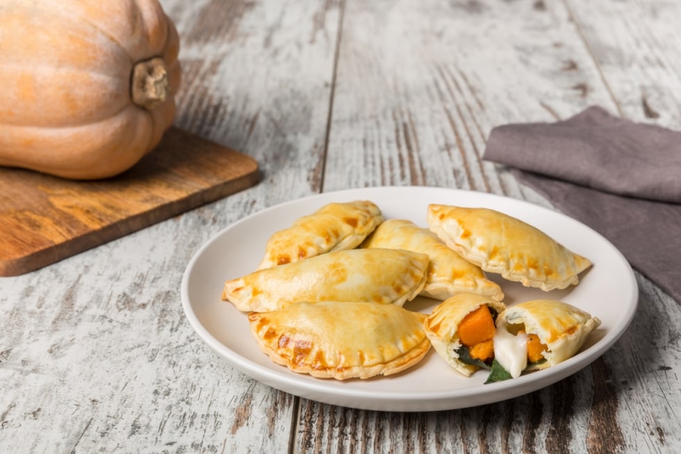 Empanadas al forno con zucca e bietole ricetta