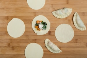 Preparazione Empanadas al forno con zucca e bietole - Fase 3