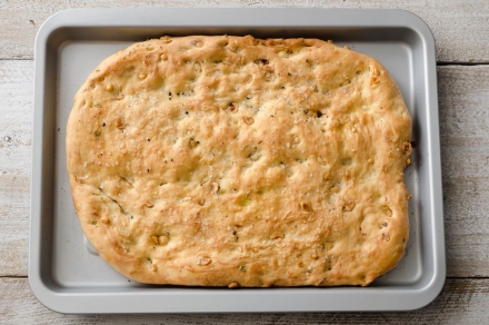 Preparazione Focaccia al miele di sulla con nocciole e spezie - Fase 2 Preparazione Focaccia al miele di sulla con nocciole e spezie - Fase 2
