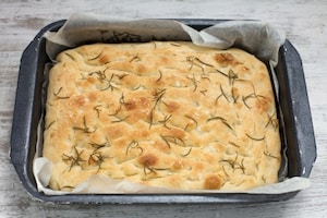 Preparazione Focaccia con salame, gorgonzola e spinacini  - Fase 4