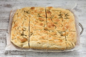 Preparazione Focaccia con salame, gorgonzola e spinacini  - Fase 5