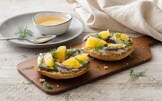 Friselle con alici, arancia e miele di acacia