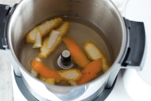 Preparazione Gamberi al vapore profumati agli agrumi con finocchi, arance e pistacchi - Fase 2