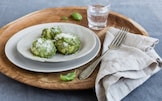 Gnocchi di patate e formaggio al pesto leggero