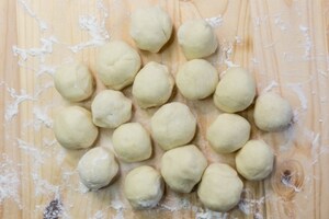 Preparazione Gnocchi di patate e formaggio al pesto leggero - Fase 2
