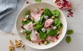 Insalata invernale con prosciutto cotto, gorgonzola, melagrana e noci