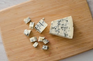 Preparazione Insalata invernale con prosciutto cotto, gorgonzola, melagrana e noci - Fase 2